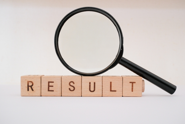 RESULTの文字と虫眼鏡