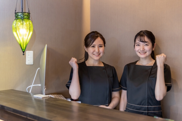 女性エステティシャン